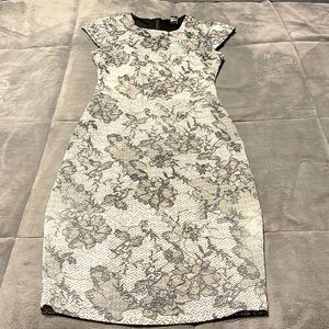 Lace pattern pencil dress